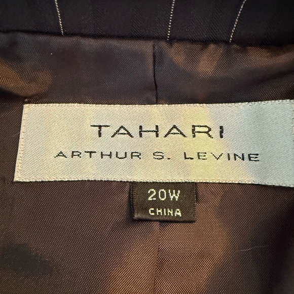 TAHARI ARTHUR S. LEVINE Women Plus Career Pant Suit Size 20W Brown Pinstriped - Picture 16 of 16